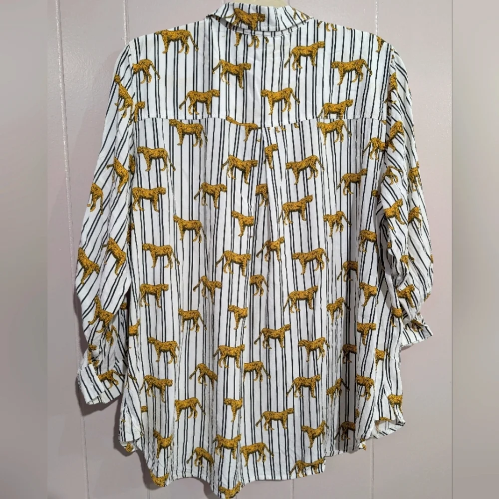 Jane And Delancey Cheetah Blouse Size 1X - Picture 6 of 6